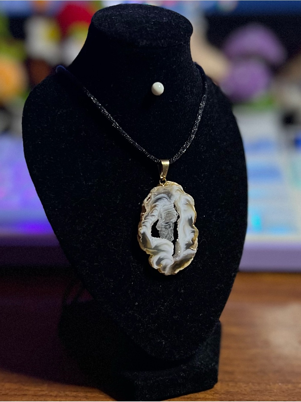 Handcrafted Agate Slice Pendant Necklace - White and Stone